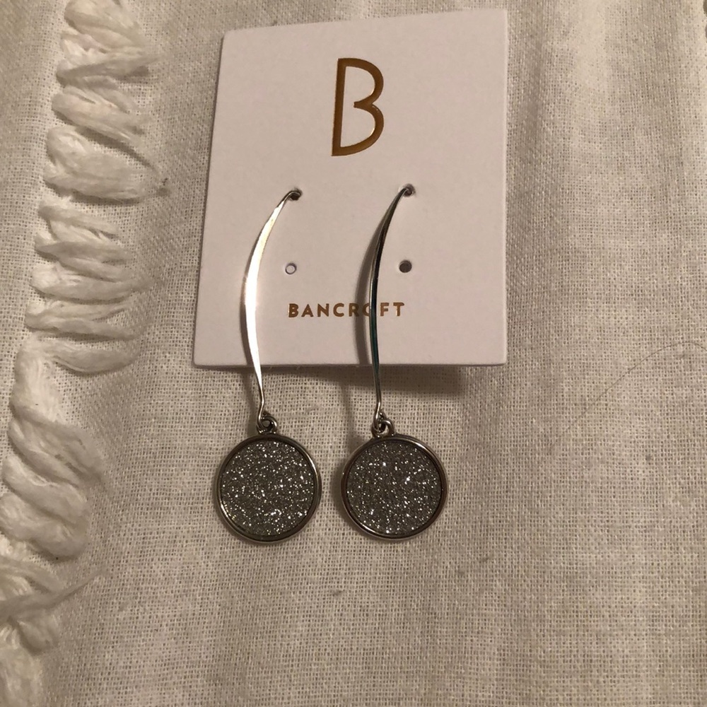 Medium sized earrings.
